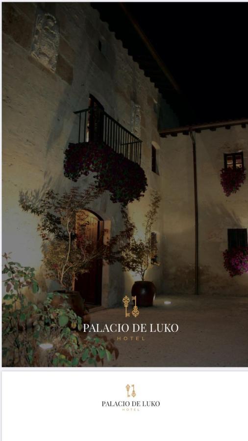 Palacio De *
